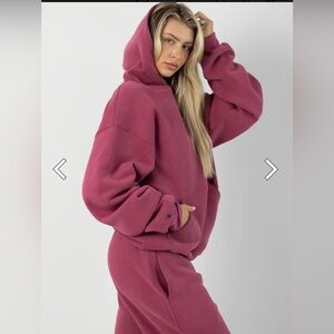 Comfrt Hoodie with Front Pocket and Sweatpants in Color Berry XS